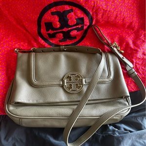 Tory Burch Amanda Fold-over Convertible
Crossbody/ Clutch/Tote in Rare Olive